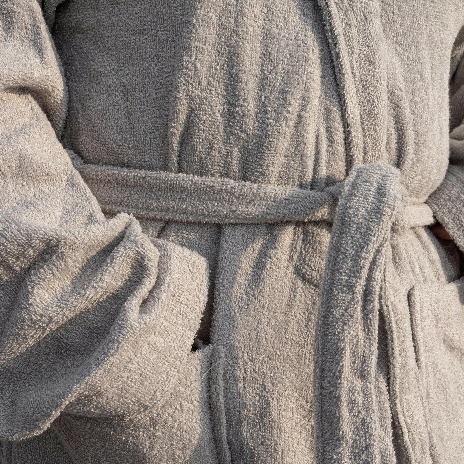 light-grey-collared-bathrobe-545397.jpg